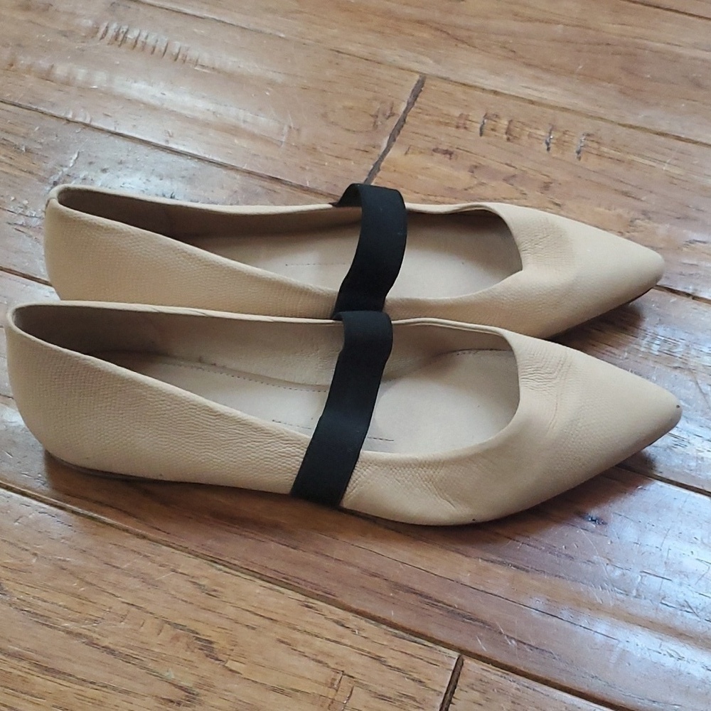 Gianni Bini Lawver nude pointy toe ballet flats